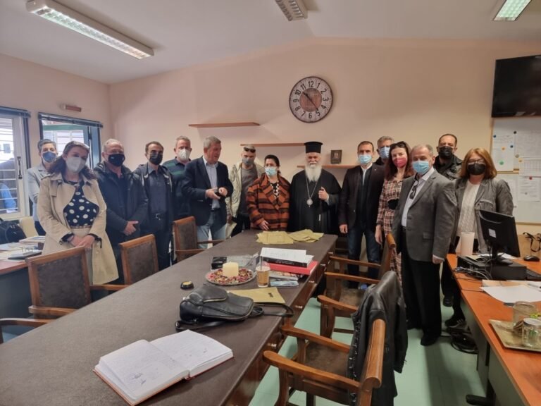 Ευχέλαιο τέλεσε σήμερα στο 2ο Γενικό Λύκειο Αιγίου ο Μητροπολίτης κ. Ιερώνυμος