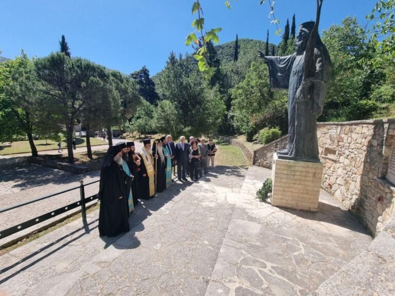 Μνημόσυνο του Αρχιεπισκόπου Παλαιών Πατρών Γερμανού στην Ιερά Μονή Αγίας Λαύρας
