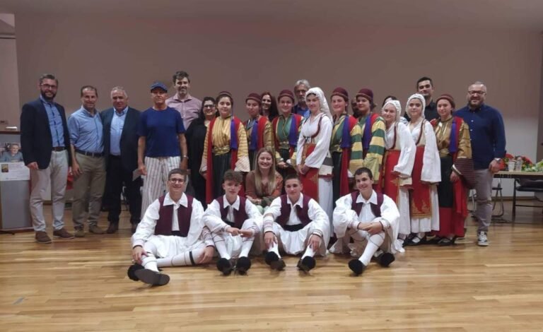 Άρτια οργανωμένη η παρουσίαση του βιβλίου τού Γιάννη Καλπούζου «ΡΑΓΙΑΣ, μέρες και νύχτες 1821»