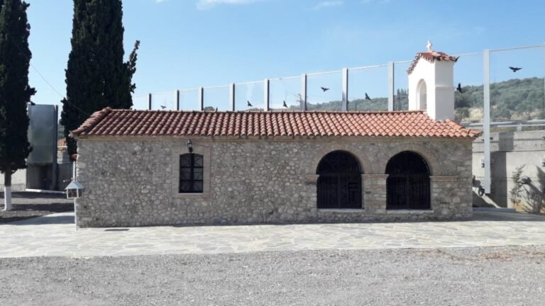 Πανηγυρίζει το εξωκκλήσιο Αγίων Κωνσταντίνου και Ελένης στον Λόγγο Αιγιαλείας