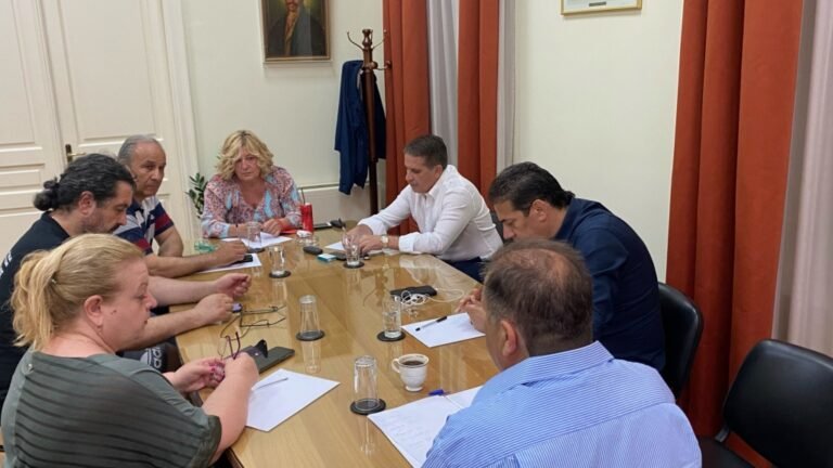 Πλαίσιο στοχευμένων δράσεων για την παραμονή της Σχολής Φυσικοθεραπείας στο Αίγιο – Συνάντηση αρχηγών δημοτικών παρατάξεων στο γραφείο του Δημάρχου Αιγιαλείας