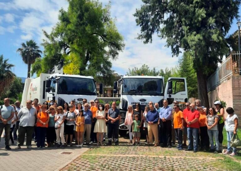 Τελετή αγιασμού των δύο νέων απορριμματοφόρων του δήμου Αιγιαλείας