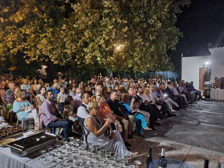 Συγκινητικές στιγμές στο «Συναπάντημα μνήμης: Κύπρος – Αιγιάλεια» στην πλατεία Κερύνειας