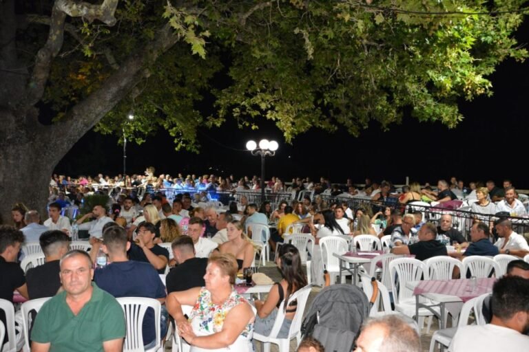Ήταν όλοι στο Γρηγόρι! – «Βούλιαξε» η πλατεία του χωριού από τον κόσμο που παραβρέθηκε στο 25ο Φεστιβάλ Σταφίδας!