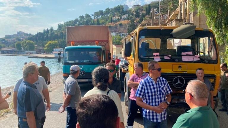 Αποχώρησε το φορτηγό μεταφορικής εταιρείας από τη Σχολή Φυσικοθεραπείας – Δήμαρχος Αιγιαλείας: «Πετύχαμε μια πρώτη αλλά προσωρινή νίκη, συνεχίζουμε τον αγώνα»