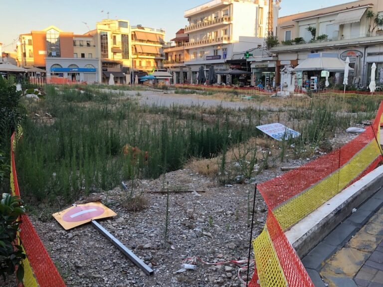Ανοίγει ο δρόμος για το έργο ανάπλασης της πλατείας Αγίας Λαύρας – Η Αποκεντρωμένη απέρριψε την προσφυγή τού έκπτωτου πλέον αναδόχου