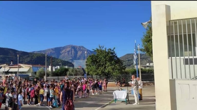 Πρώτο κουδούνι με… αγιασμό και ευχές για καλή σχολική χρονιά