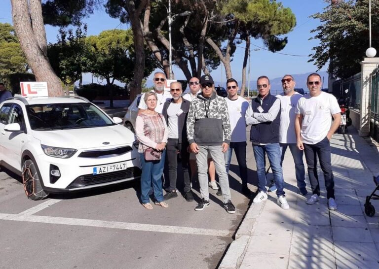 Έμαθαν στους οδηγούς πώς να βάζουν αντιολισθητικές αλυσίδες