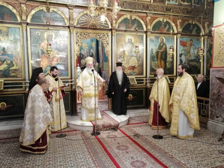 Με ιδιαίτερη λαμπρότητα και εκκλησιαστική ιεροπρέπεια τα ονομαστήρια του Μητροπολίτη πρώην Καλαβρύτων και Αιγιαλείας κ. Αμβροσίου