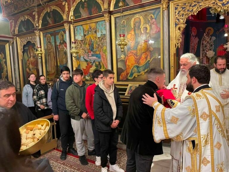 Εκκλησιασμός μαθητών Γυμνασίων και Λυκείων του Αιγίου