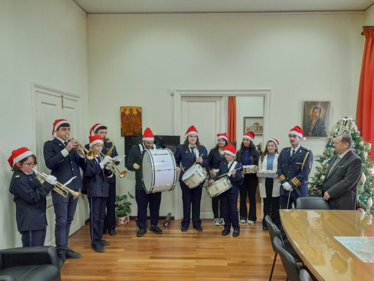 Τα κάλαντα της Πρωτοχρονιάς ήχησαν στο δημαρχείο Αιγιαλείας! – Δήμαρχος Αιγιαλείας: «Πάντα, τα κάλαντα από την Φιλαρμονική Αιγίου είναι από τις ωραιότερες στιγμές!»