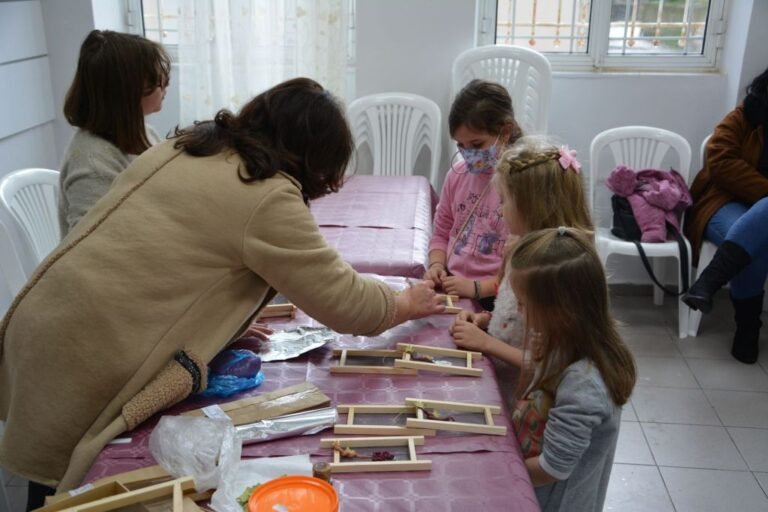 «Όμορφα τσαμπάκια από μικρά χεράκια» στο πρώην δημοτικό σχολείο Γρηγόρη Αιγιαλείας