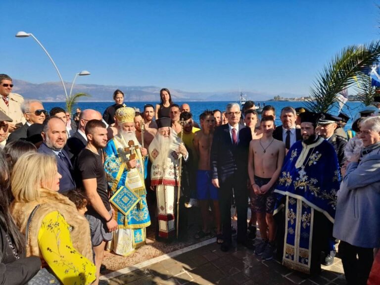 Με λαμπρότητα ο φετινός εορτασμός των Θεοφανίων στο Αίγιο! (ΦΩΤΟΓΡΑΦΙΕΣ)