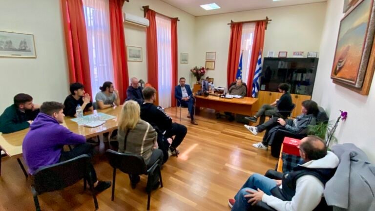 Αποκαθίσταται τάχιστα η οδός Κλεισούρας – Συνάντηση δημάρχου με αντιπροσωπεία του 1ου ΓΕΛ Αιγίου