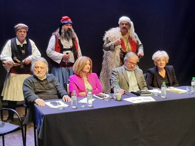 Στο κατάμεστο θέατρο «Επίκεντρο» της Πάτρας η παρουσίαση του βιβλίου της Αναστασίας Ευσταθίου «Είτε θάνατος! Είτε λευτεριά!» – (ΦΩΤΟΓΡΑΦΙΕΣ)