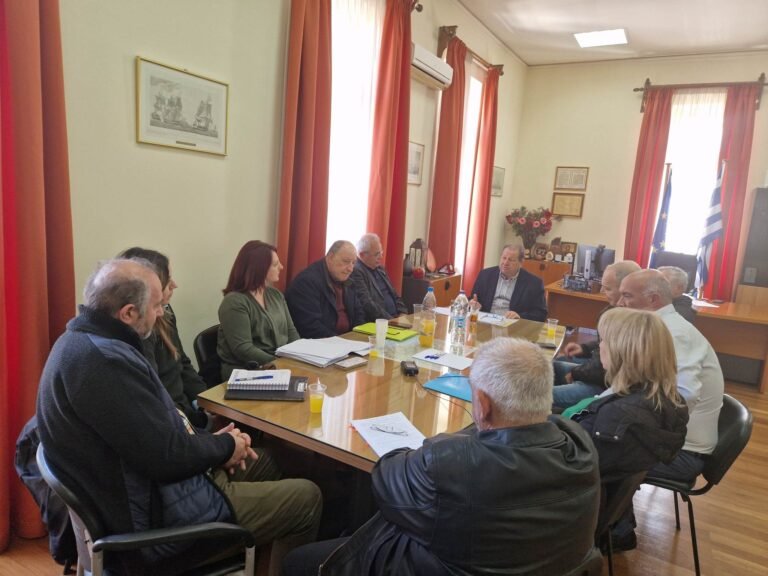 Συνάντηση εργασίας Δημάρχου Αιγιαλείας με τους προϊσταμένους των Διευθύνσεων και των Αυτοτελών Τμημάτων του Δήμου  – Δημήτρης Καλογερόπουλος: «Στόχος όλων μας η εξυπηρέτηση, κατά τρόπο αποδοτικό και αποτελεσματικό, του δημοσίου συμφέροντος, των πολιτών και της κοινωνίας»