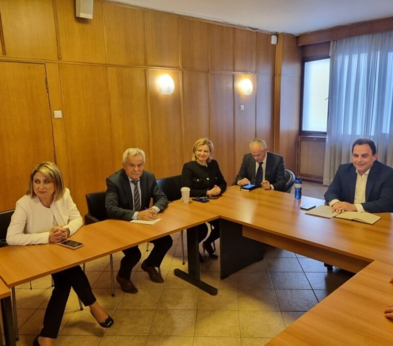 Χριστίνα Αλεξοπούλου: «Είμαι δίπλα στους σταφιδοπαραγωγούς και τους μελισσοκόμους»