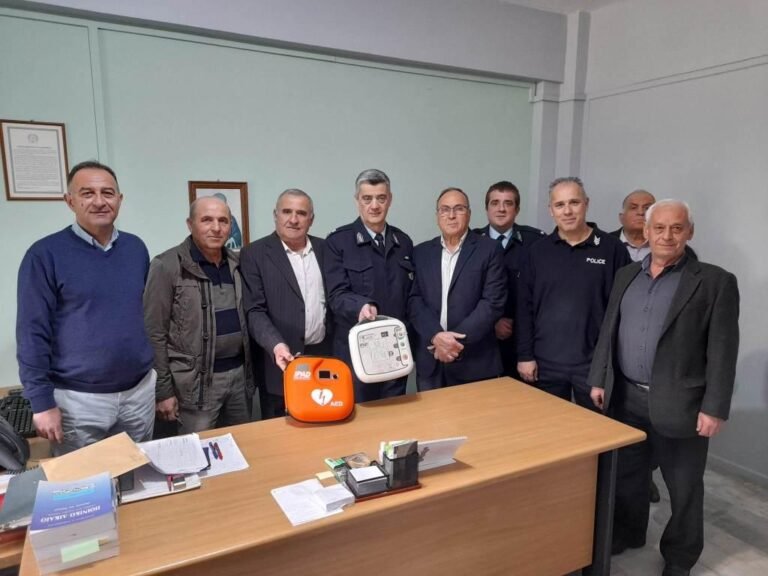 Κίνηση αγάπης και σεβασμού προς τον συνάνθρωπο! – Ο Σύνδεσμος Αποστράτων Συνταξιούχων Σωμάτων Ασφαλείας «Ο Άγιος Λεόντιος» δώρισε έναν απινιδωτή στο Αστυνομικό Τμήμα Αιγιαλείας