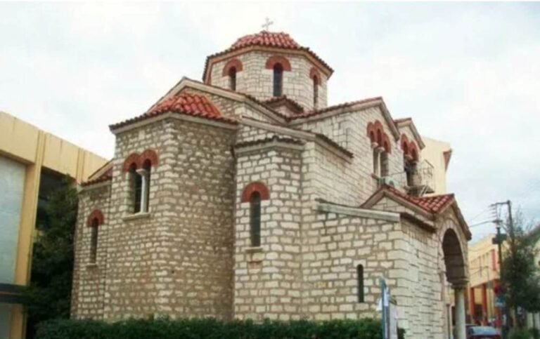 Μπήκε στην εκκλησία όχι για να ανάψει κερί αλλά για να κλέψει!