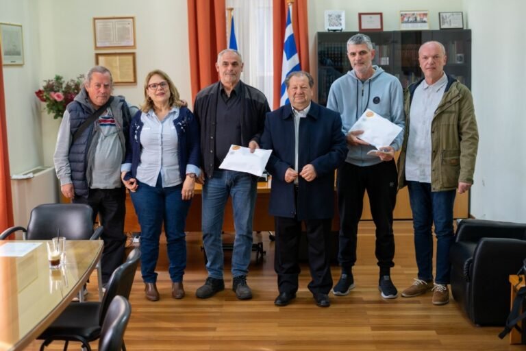 Παραδόθηκαν σε ΕΚΑΜΕ Αιγίου και «Χαμόγελο του Παιδιού» τα έσοδα από το «Πασχαλινό παζάρι για καλό σκοπό» – Δημήτρης Καλογερόπουλος: «Μικροί και μεγάλοι καταφέραμε να δημιουργήσουμε ένα αρραγές μέτωπο συνεργασίας και αλληλεγγύης!»