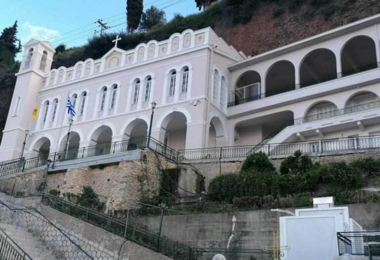 Ιερά Παράκληση στο Ιερό Προσκύνημα Παναγίας Τρυπητής για την πνευματική ενίσχυση των μαθητών
