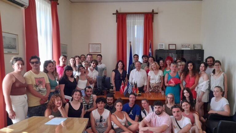 Στο δημαρχείο Αιγιαλείας 43 νέοι και νέες από οκτώ ευρωπαϊκές χώρες στο πλαίσιο του προγράμματος Εrasmus+ «Art Activates Youth in Social Inclusion»