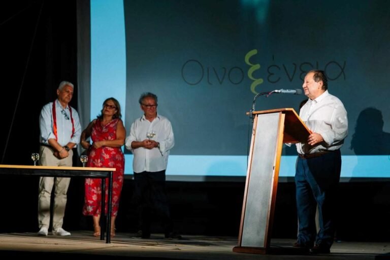 Δημήτρης Καλογερόπουλος: «Γεμάτα ξεχωριστές εμπειρίες τα φετινά Οινοξένεια – Ας απολαύσουμε το ταξίδι!»