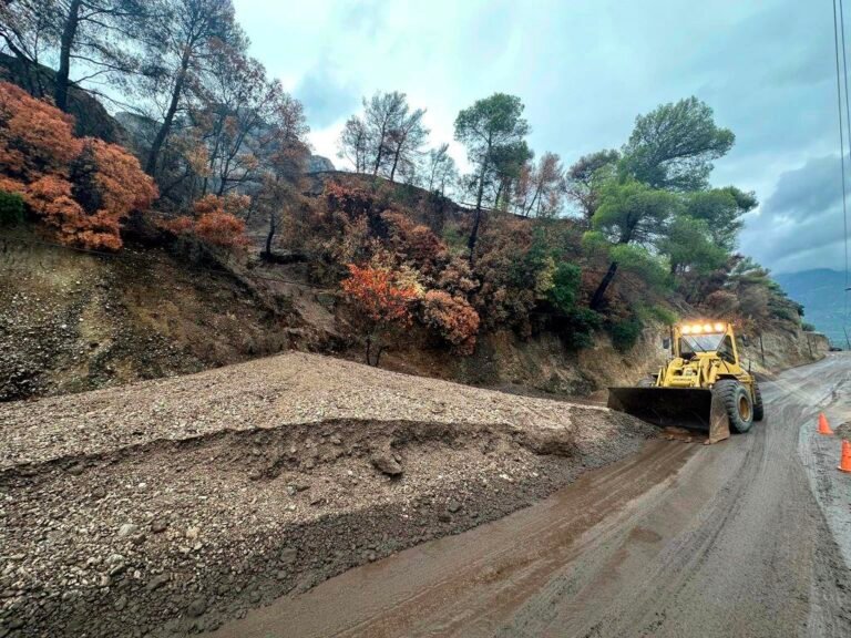 Άμεση παρέμβαση του Δήμου Αιγιαλείας σε κοινότητες του Διακοπτού για αποκατάσταση ζημιών από τις κατολισθήσεις / (ΦΩΤΟΓΡΑΦΙΕΣ)