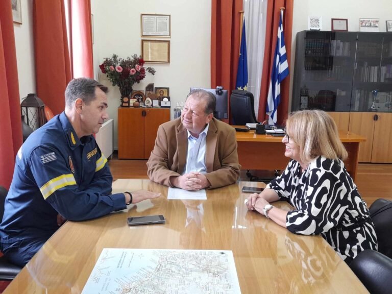 Δημήτρης Καλογερόπουλος: «Μέχρι στιγμής έχουμε διαχειριστεί αποτελεσματικά κάθε πρόκληση» – Εθιμοτυπική συνάντηση με τον Συντονιστή Επιχειρήσεων Πελοποννήσου, Δυτικής Ελλάδας και Νήσων, υποστράτηγο Πυροσβεστικού Σώματος Νικόλαο Ρουμελιώτη