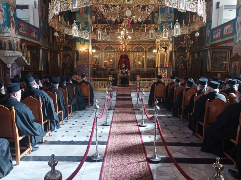 Ιερατική σύναξη στον Μητροπολιτικό Ναό Παναγίας Φανερωμένης Αιγίου