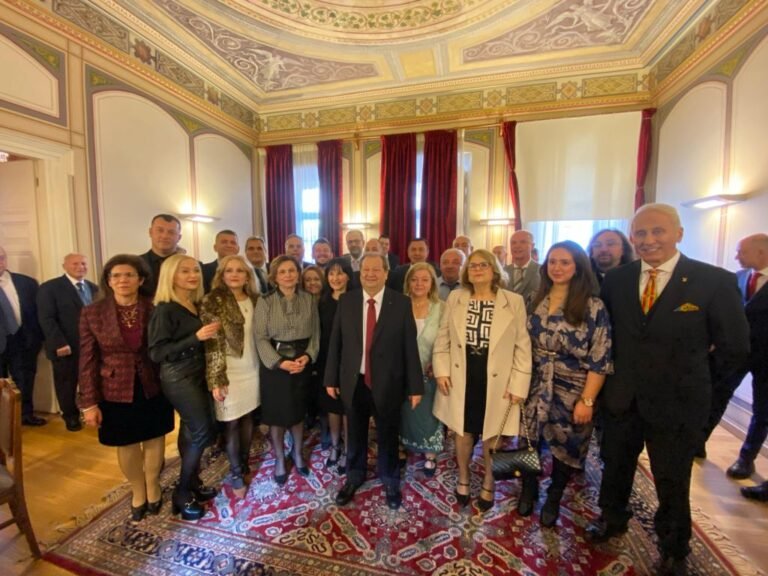 Πρωτοχρονιάτικες ευχές από τη νέα Δημοτική Αρχή Αιγιαλείας