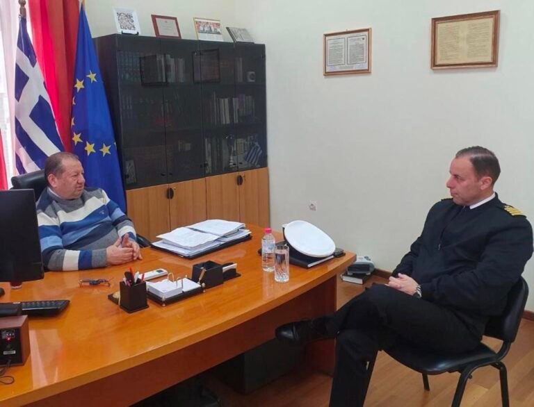 Η ανάπτυξη της παραλιακής ζώνης του Αιγίου στη συνάντηση Δημάρχου Αιγιαλείας με τον Κεντρικό Λιμενάρχη Πατρών