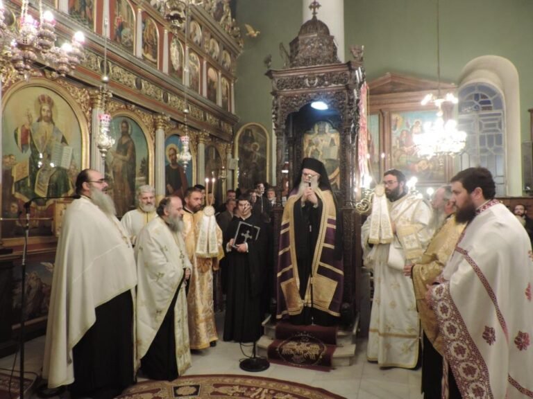 Σε κατανυκτική ατμόσφαιρα ο Εσπερινός της Συγχωρήσεως στον Ιερό Ναό Παμμεγίστων Ταξιαρχών Αιγίου