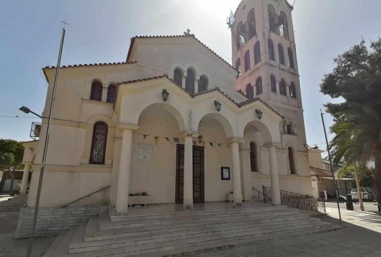 Στον Ιερό Ναό Αγίων Κωνσταντίνου και Ελένης και Θεοπρομήτορος Άννης Συνοικισμού Αιγίου ο αυριανός Κατανυκτικός Εσπερινός