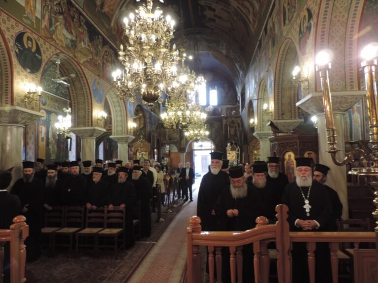 Παρουσία πλήθους κληρικών και πιστών ο Κατανυκτικός Εσπερινός της Β΄ Κυριακής των Νηστειών στον Ιερό Ναό Αγίων Κωνσταντίνου και Ελένης και Θεοπρομήτορος Άννης Συνοικισμού Αιγίου