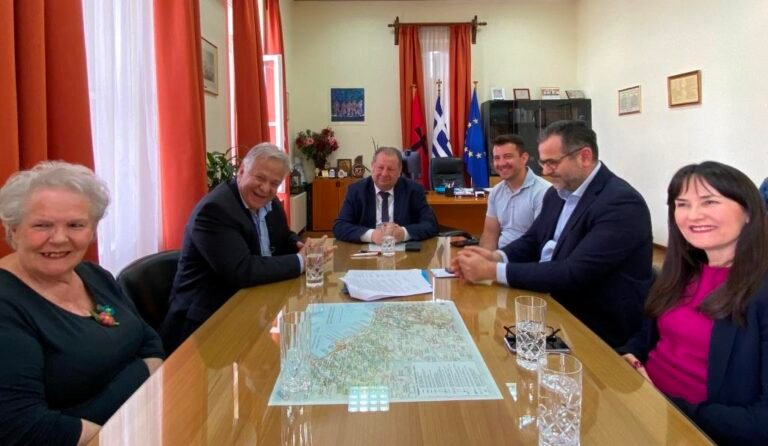 Συμφωνητικό συνεργασίας μεταξύ Δήμου Αιγιαλείας και οργανισμού «Χαμόγελο του Παιδιού» για τη φροντίδα παιδιών που βρίσκονται σε κίνδυνο