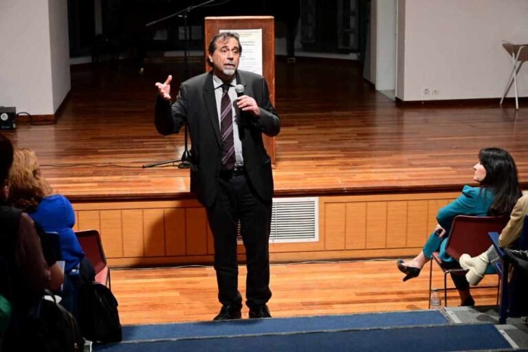 «Πώς να προστατέψουμε τα παιδιά από τη βία στο σχολικό πλαίσιο» – Ενδιαφέρουσα ομιλία του δρ. Γεωργίου Νικολαΐδη στο Αίγιο