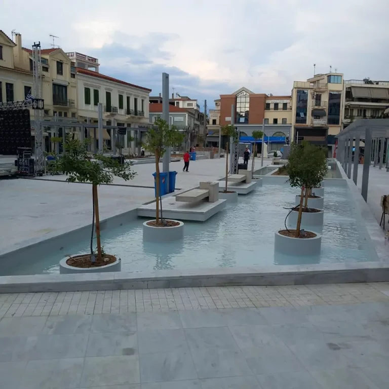 «Σμίγουν» και πάλι τη Μεγάλη Παρασκευή στην πλατεία Αγίας Λαύρας οι Επιτάφιοι των κεντρικών Ενοριών του Αιγίου