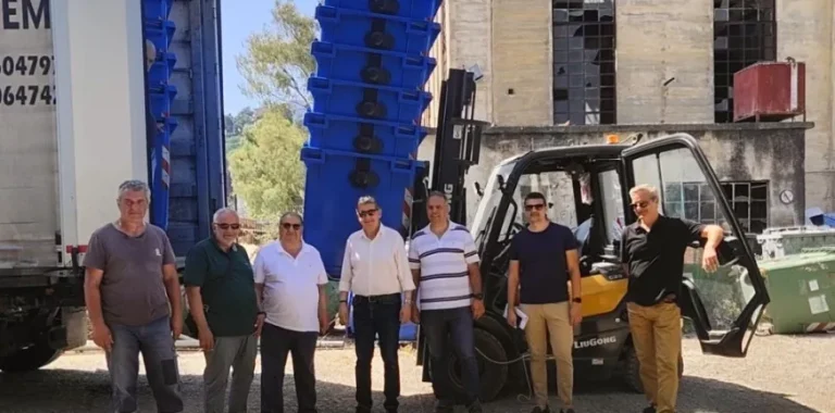 Παράδοση 168 καινούργιων μπλε κάδων ανακύκλωσης στον Δήμο Αιγιαλείας από τον ΣΥΔΙΣΑ Νομού Αχαΐας