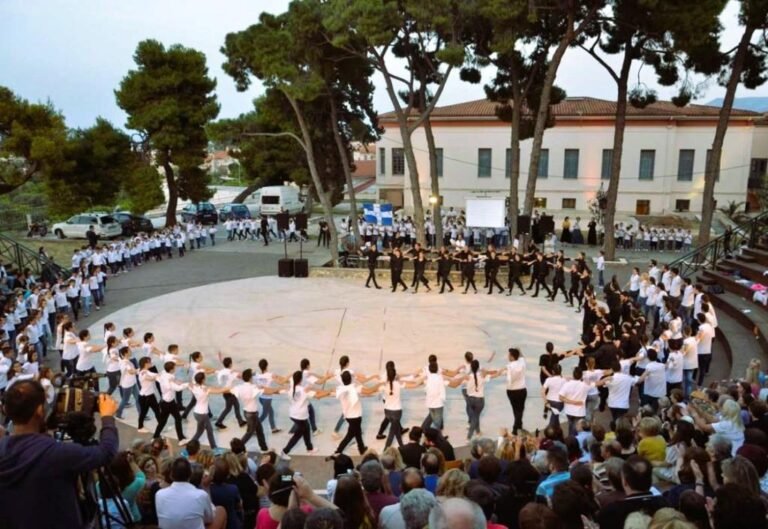 Εντυπωσιακό το Φεστιβάλ Ελληνικών Παραδοσιακών Χορών των δημοτικών σχολείων
