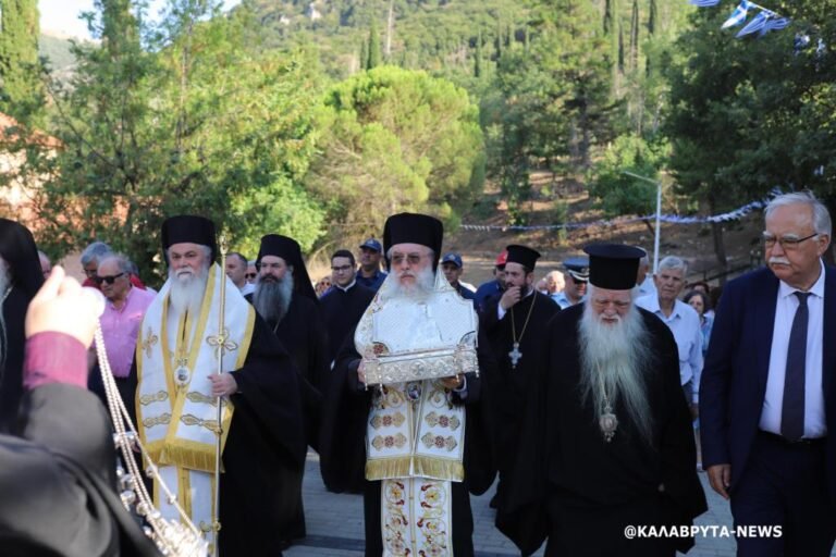 Με ευλάβεια η υποδοχή των Ιερών Λειψάνων του Οσίου Αθανασίου Χαμακιώτου του Αγιολαυριώτου στην Ιερά Μονή Αγίας Λαύρας