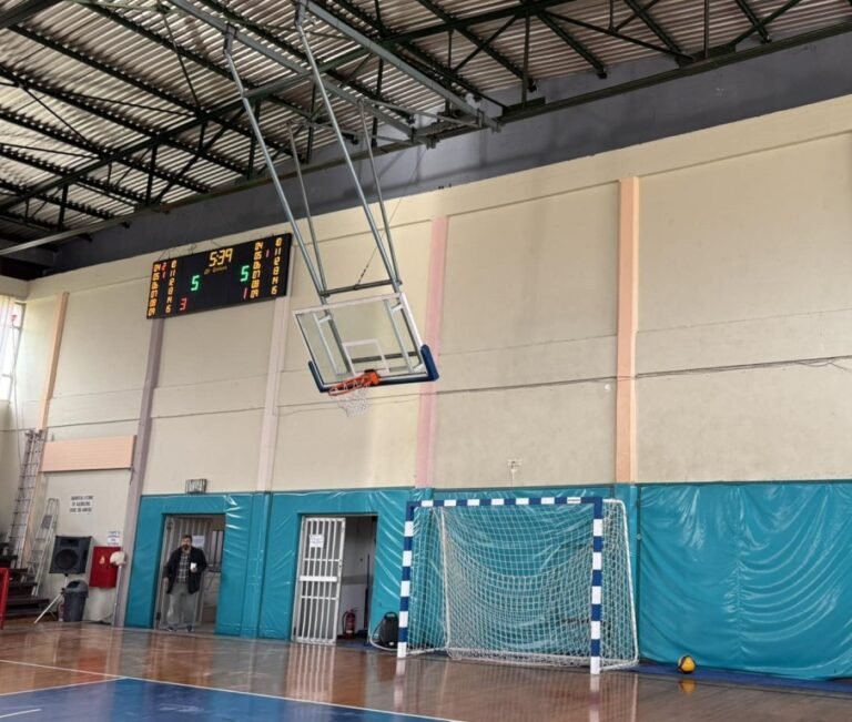 Νέοι ηλεκτρονικοί πίνακες στα κλειστά γυμναστήρια Αιγίου και Ακράτας