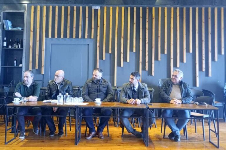 Συνάντηση στελεχών της «Νίκης» στο Αίγιο παρουσία Νίκου Αναδιώτη και Σπύρου Τσιρώνη