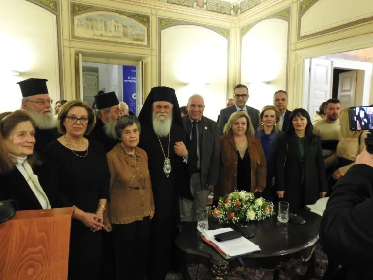 «Πλημμύρισε» το αρχοντικό Παναγιωτόπουλου στην παρουσίαση του βιβλίου «Αιγιάλεια – Καλάβρυτα. Ταξίδι στο χώρο και το χρόνο» του Σαράντου Καργάκου