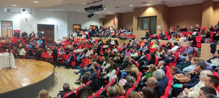 Με την ευλογία του Μητροπολίτη κ. Ιερωνύμου η κοπή πίτας του δήμου Αιγιαλείας