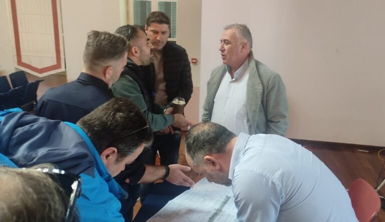 Συνάντηση Δημάρχου Αιγιαλείας με καταστηματάρχες της οδού Μητροπόλεως για την έναρξη εργασιών ανάπλασης