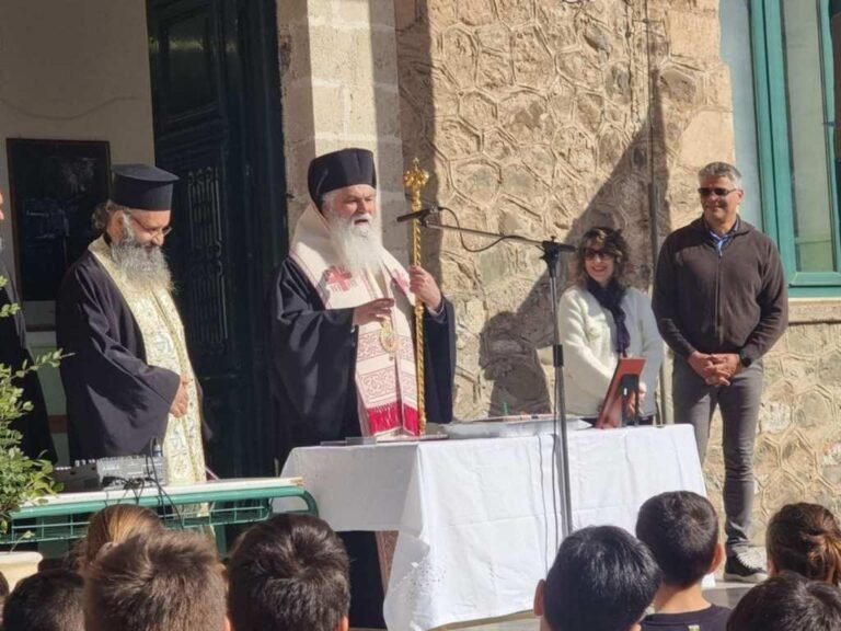 Με τις ευλογίες του Μητροπολίτη κ. Ιερωνύμου η κοπή της βασιλόπιτας στο δημοτικό σχολείο Διακοπτού