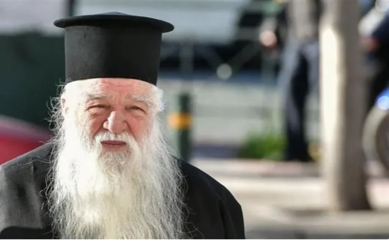 Μητροπολίτης Αμβρόσιος προς βουλευτή Νίκο Παπαδόπουλο για τον βανδαλισμό των έργων στην Εθνική Πινακοθήκη: «Σας συγχαίρω από τα βάθη της ψυχής μου για την πράξη σας»