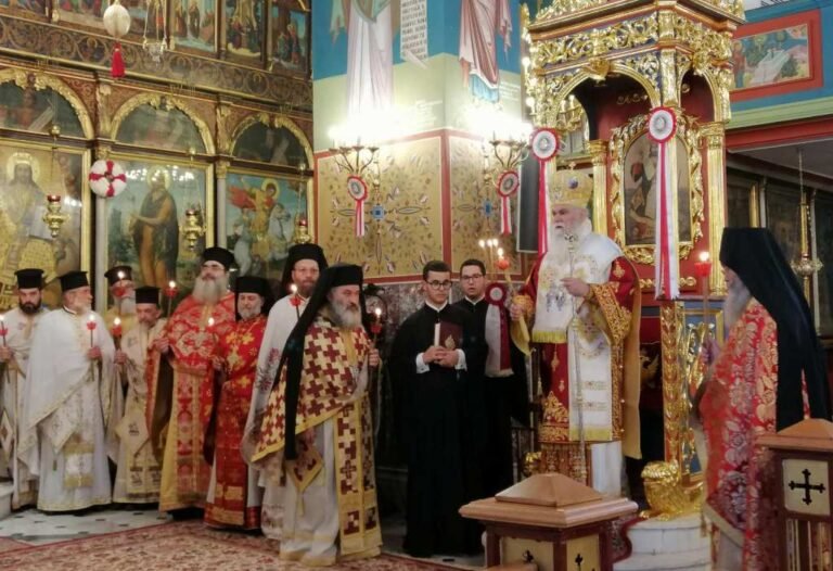 Με λαμπρότητα ο Εσπερινός της Αγάπης στον Ιερό Μητροπολιτικό Ναό Παναγίας Φανερωμένης Αιγίου