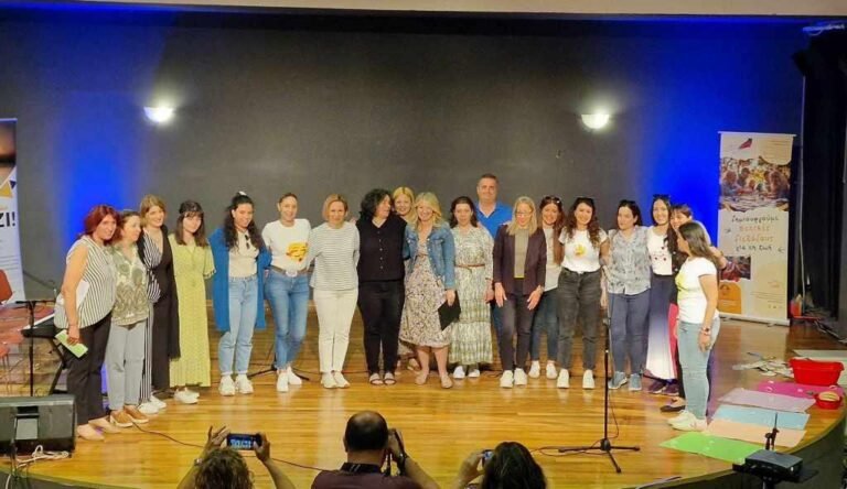 «Εγώ και Εσύ… Δυναμώνουμε Μαζί» στο Αίγιο – Μια αγκαλιά για την πρόληψη των εξαρτήσεων από μαθητές, εκπαιδευτικούς και γονείς